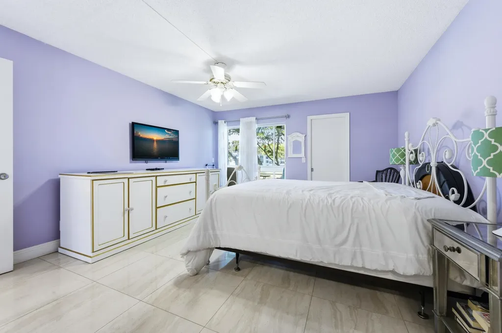 213 Wellington E West Palm Beach FL 33417