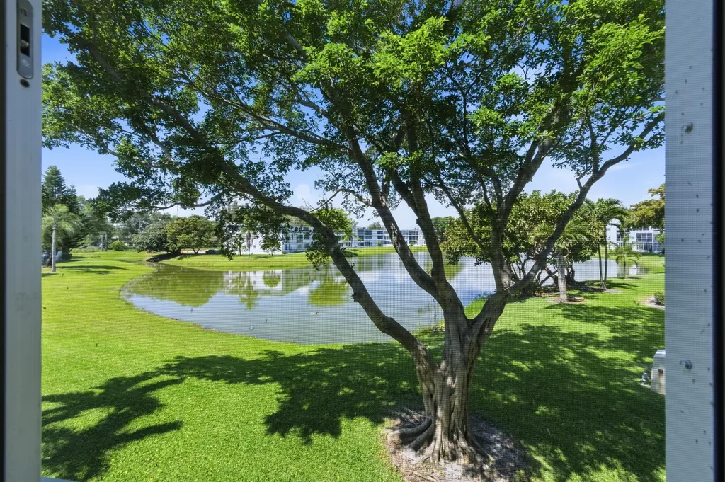 213 Wellington E West Palm Beach FL 33417
