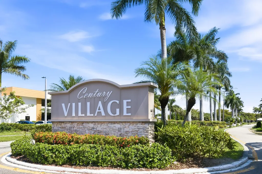 213 Wellington E West Palm Beach FL 33417