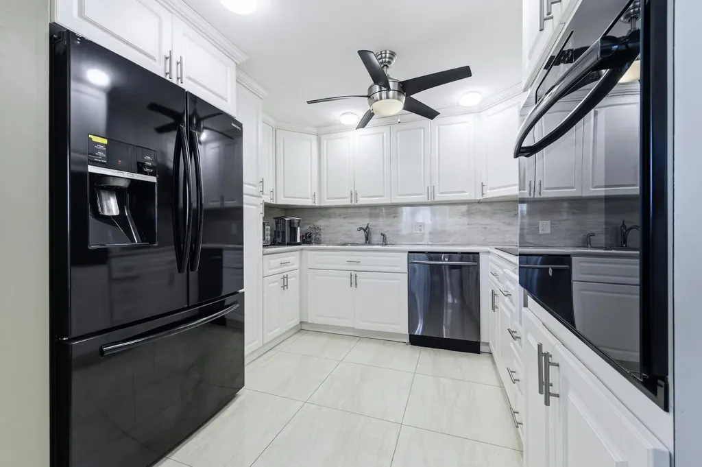 213 Wellington E West Palm Beach FL 33417