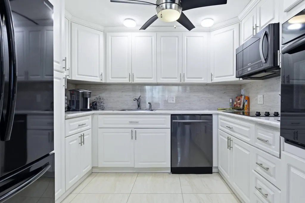213 Wellington E West Palm Beach FL 33417