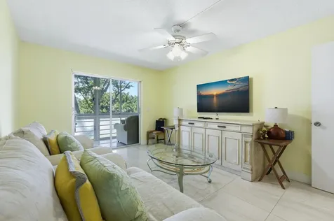 213 Wellington E West Palm Beach FL 33417