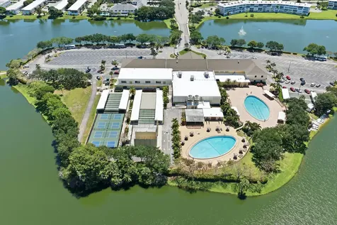 213 Wellington E West Palm Beach FL 33417