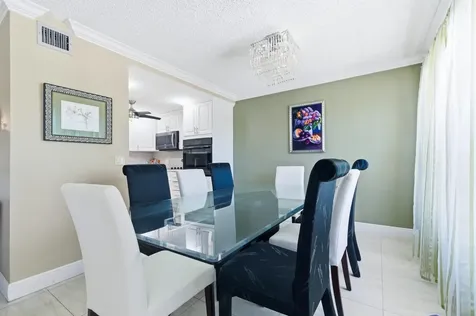 213 Wellington E West Palm Beach FL 33417