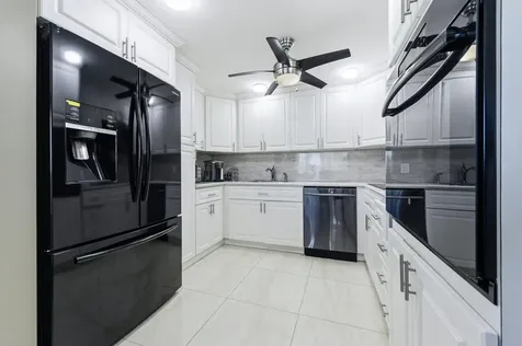 213 Wellington E West Palm Beach FL 33417