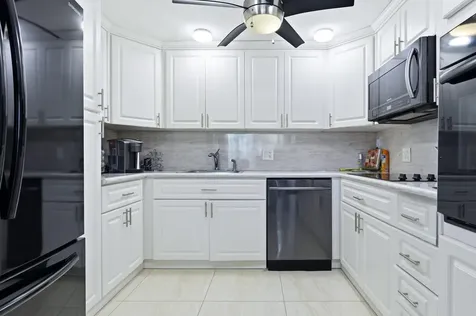 213 Wellington E West Palm Beach FL 33417