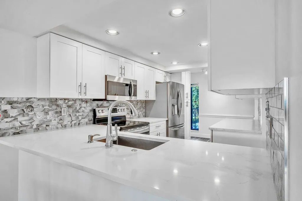 17 Royal Palm Way Boca Raton FL 33432