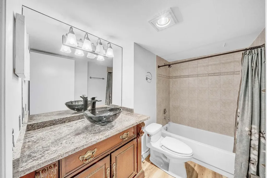 17 Royal Palm Way Boca Raton FL 33432