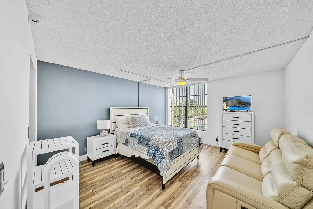 17 Royal Palm Way Boca Raton FL 33432