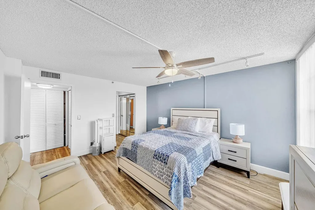 17 Royal Palm Way Boca Raton FL 33432