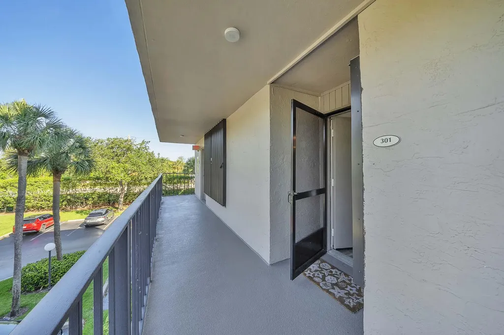 17 Royal Palm Way Boca Raton FL 33432