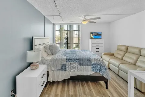 17 Royal Palm Way Boca Raton FL 33432