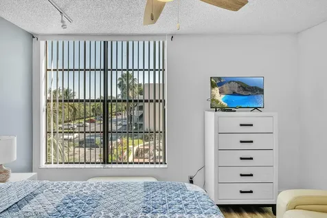 17 Royal Palm Way Boca Raton FL 33432