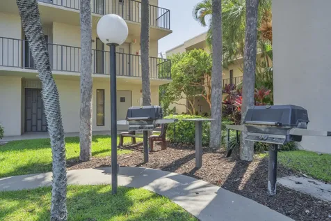 17 Royal Palm Way Boca Raton FL 33432