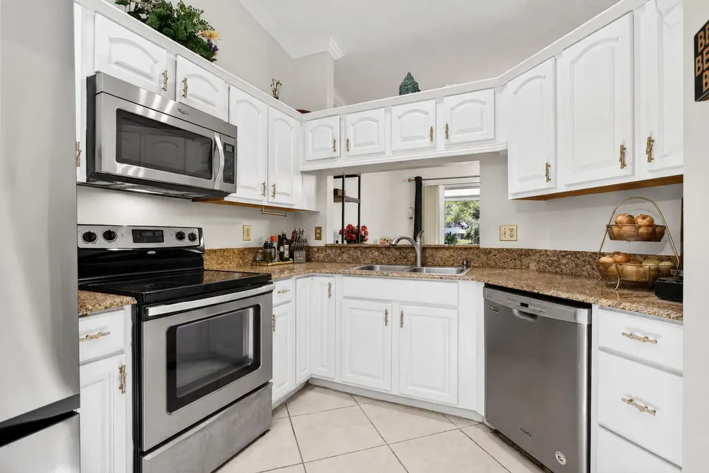 1921 Discovery Circle E Deerfield Beach FL 33442