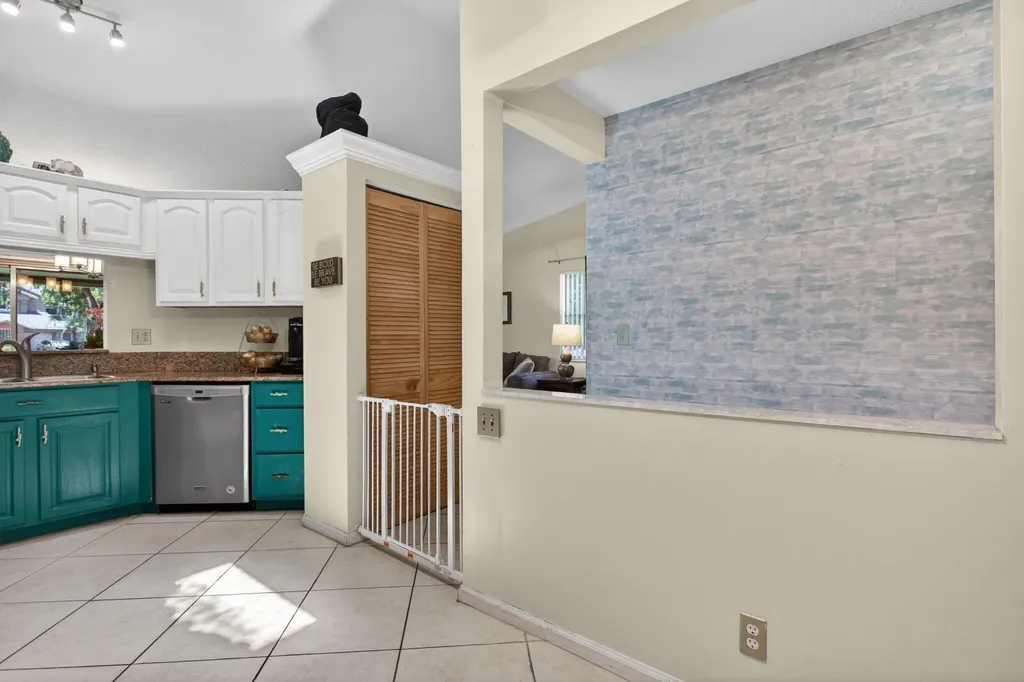 1921 Discovery Circle E Deerfield Beach FL 33442