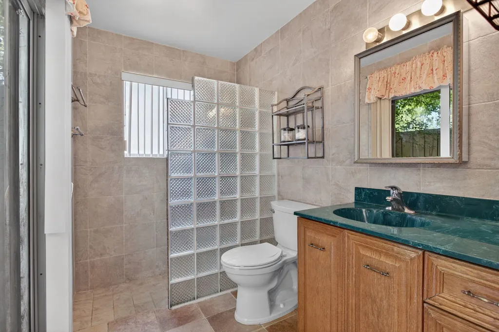 1921 Discovery Circle E Deerfield Beach FL 33442