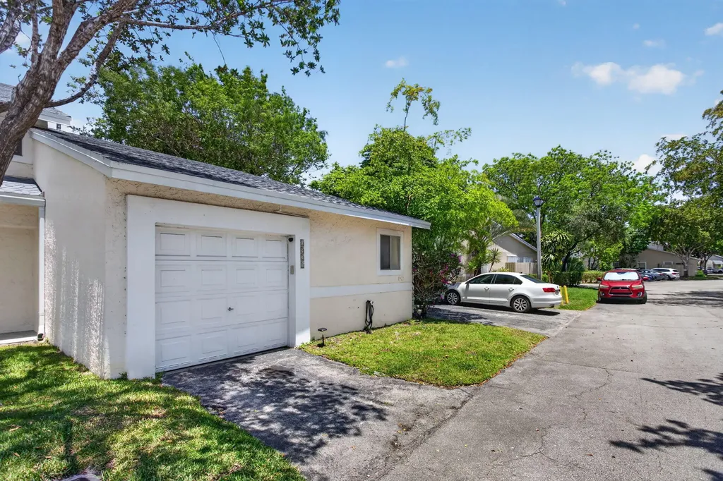 1921 Discovery Circle E Deerfield Beach FL 33442