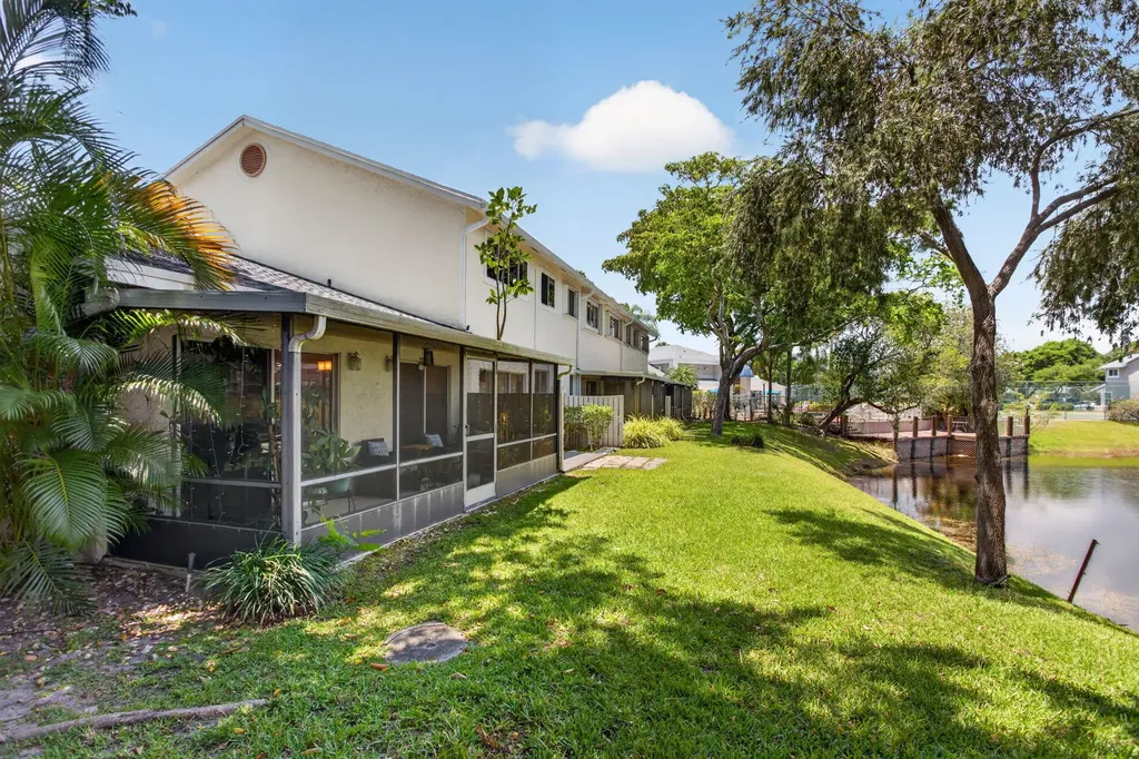 1921 Discovery Circle E Deerfield Beach FL 33442