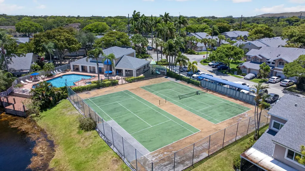 1921 Discovery Circle E Deerfield Beach FL 33442