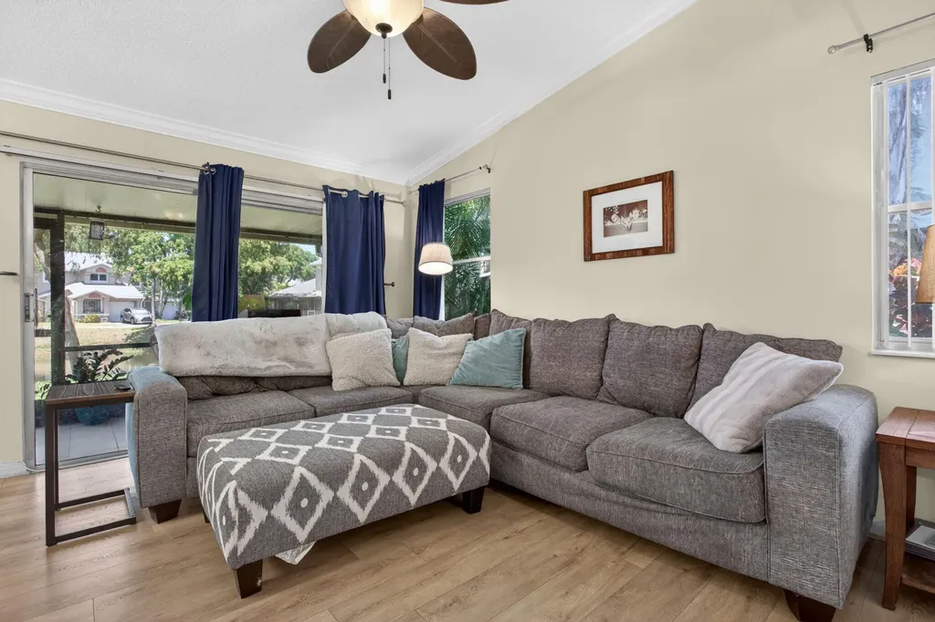 1921 Discovery Circle E Deerfield Beach FL 33442