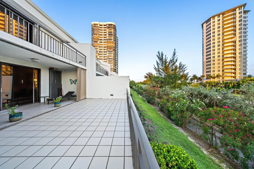 3970 N Ocean Drive Singer Island FL 33404
