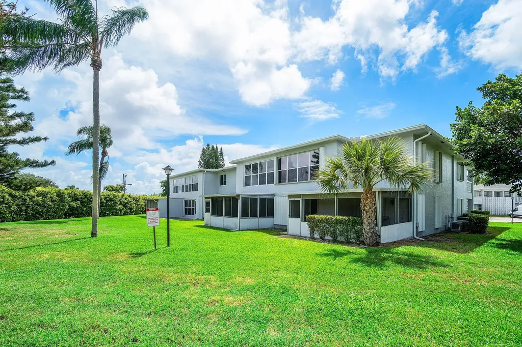 2835 SW 13th Street Delray Beach FL 33445