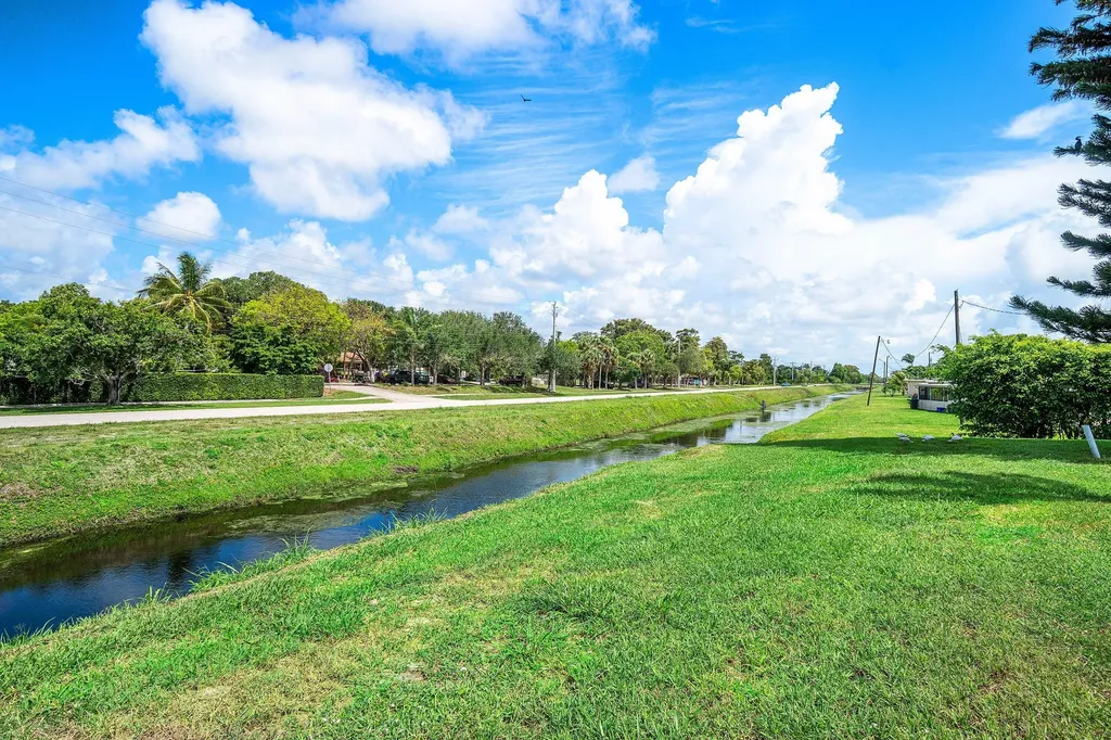 2835 SW 13th Street Delray Beach FL 33445