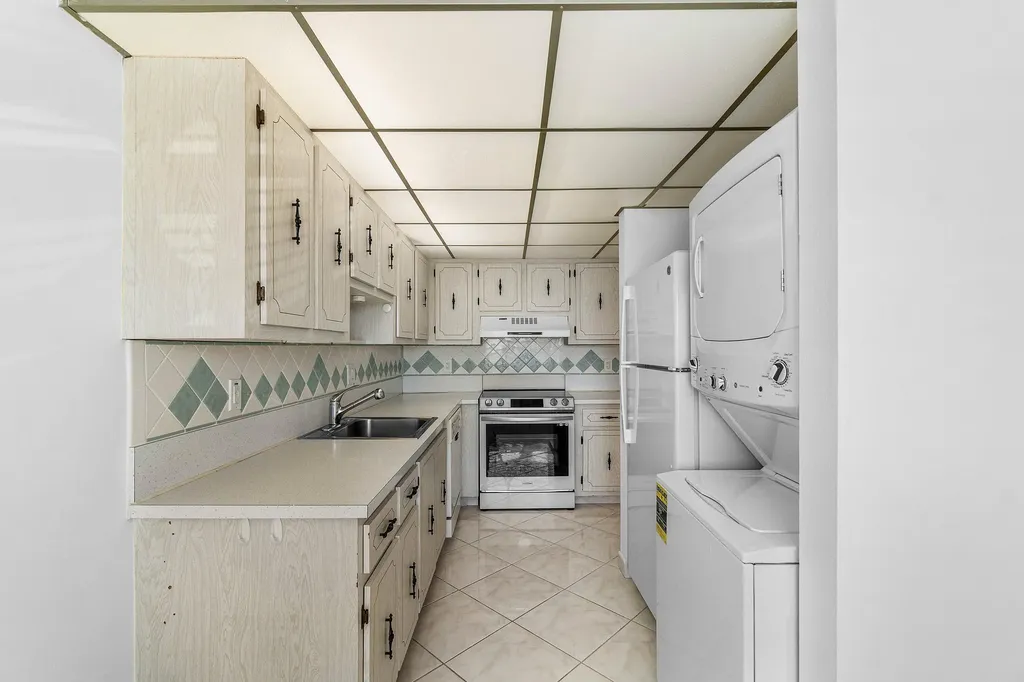 2835 SW 13th Street Delray Beach FL 33445