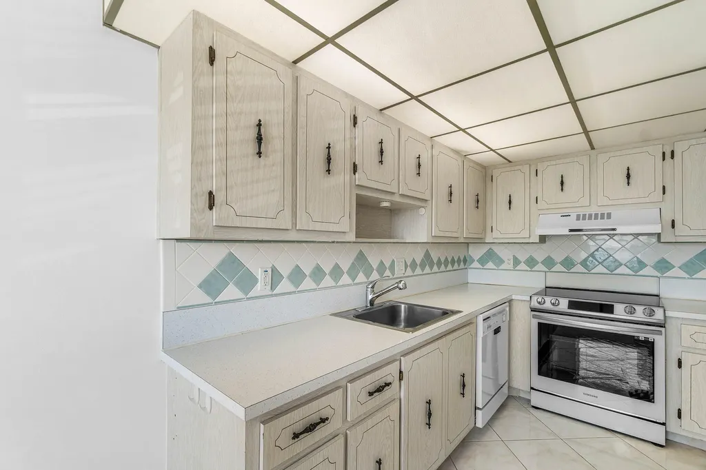 2835 SW 13th Street Delray Beach FL 33445