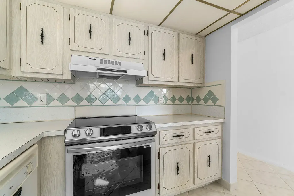 2835 SW 13th Street Delray Beach FL 33445