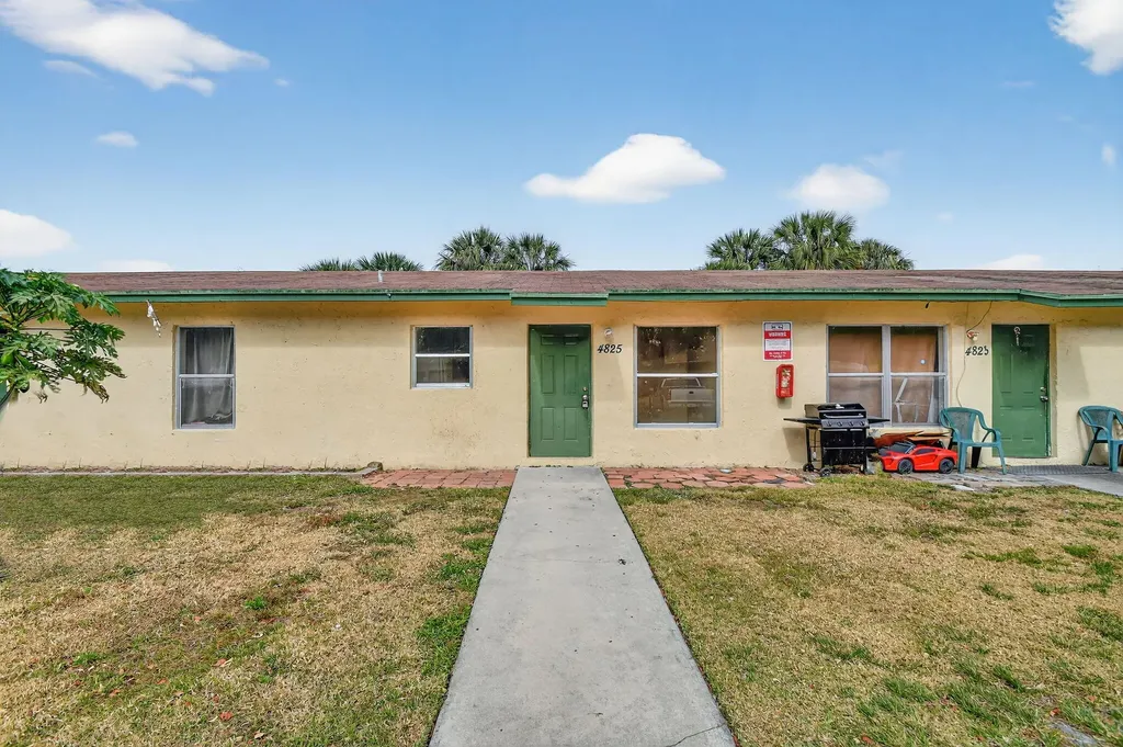 4817 Serafica Drive Lake Worth FL 33461