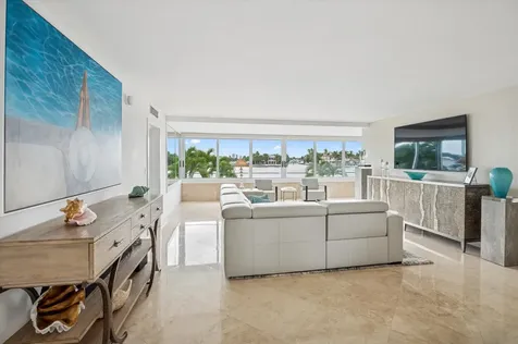 215 N Birch Road Fort Lauderdale FL 33304
