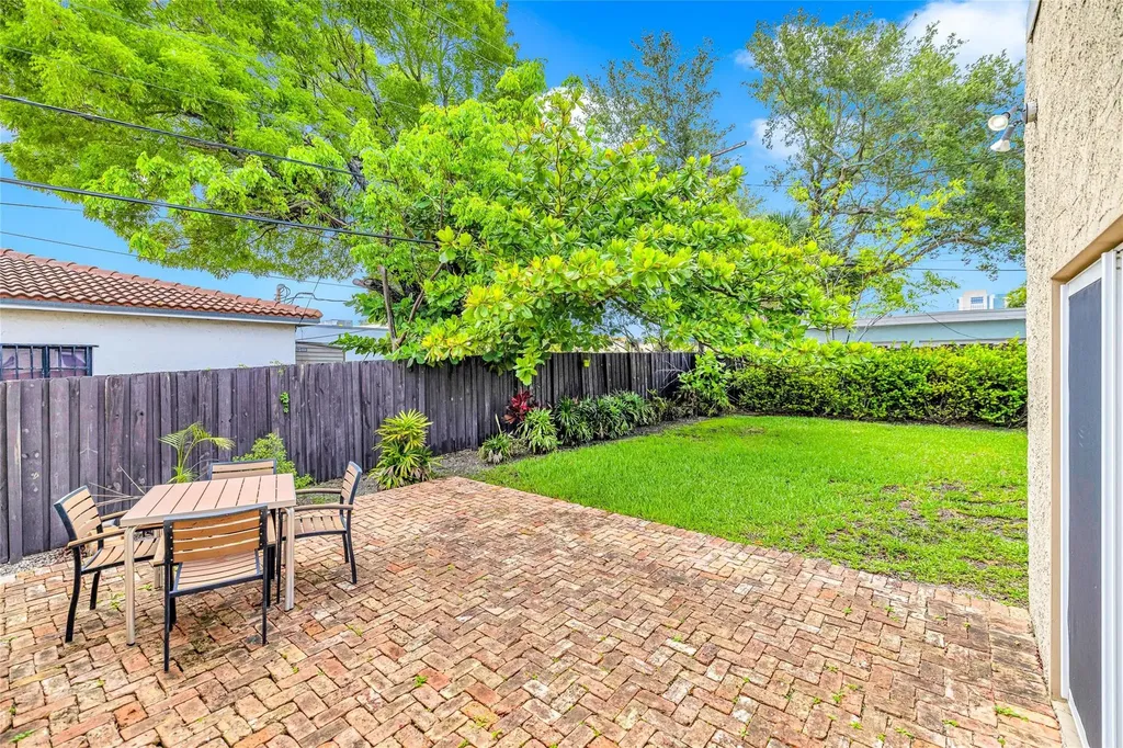 11 SE 13th Street Fort Lauderdale FL 33316