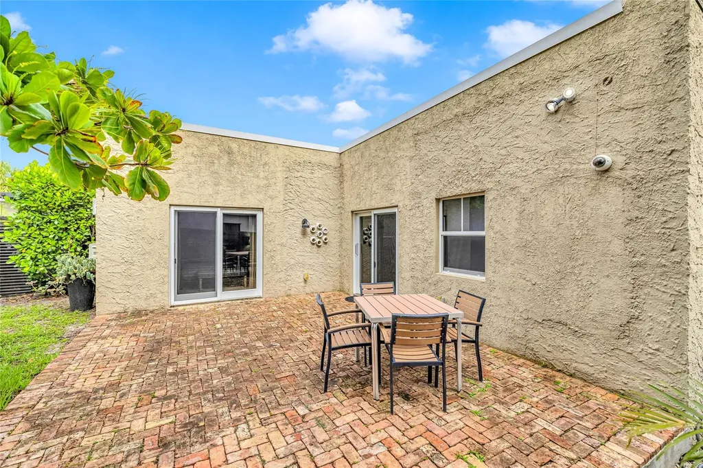 11 SE 13th Street Fort Lauderdale FL 33316