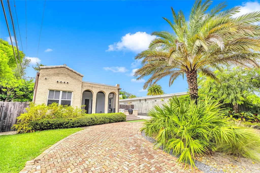 11 SE 13th Street Fort Lauderdale FL 33316