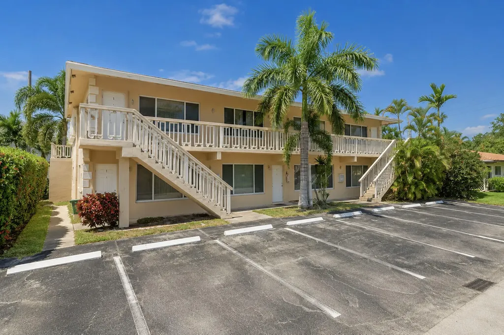 2141 NE 41st Street Lighthouse Point FL 33064