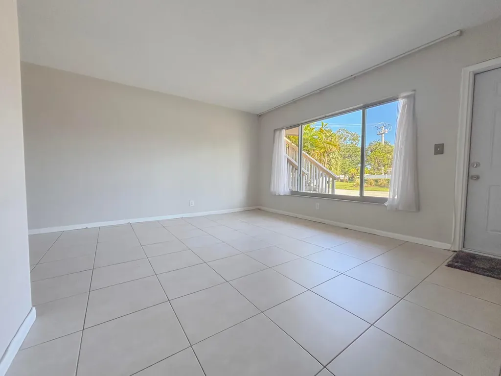 2141 NE 41st Street Lighthouse Point FL 33064