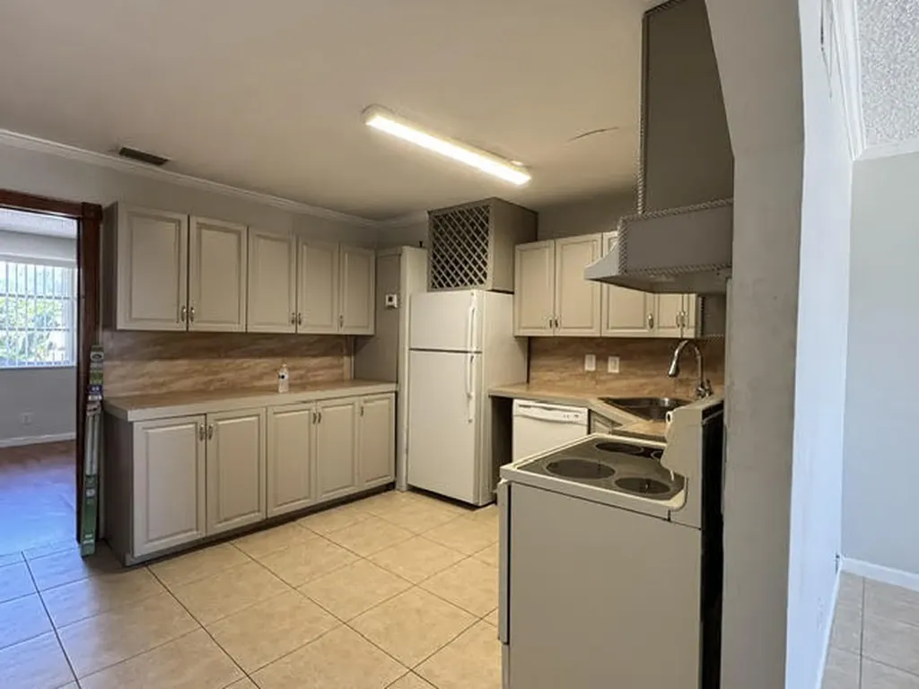2175 NE 56th Street Fort Lauderdale FL 33308