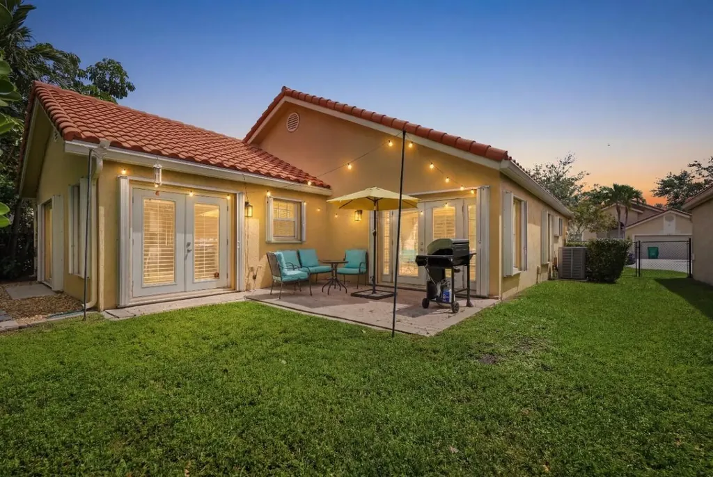 215 NW 117th Way Coral Springs FL 33071