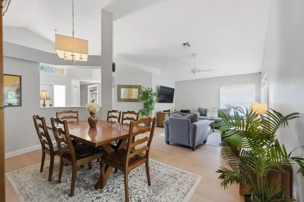215 NW 117th Way Coral Springs FL 33071