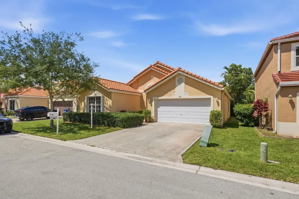 215 NW 117th Way Coral Springs FL 33071