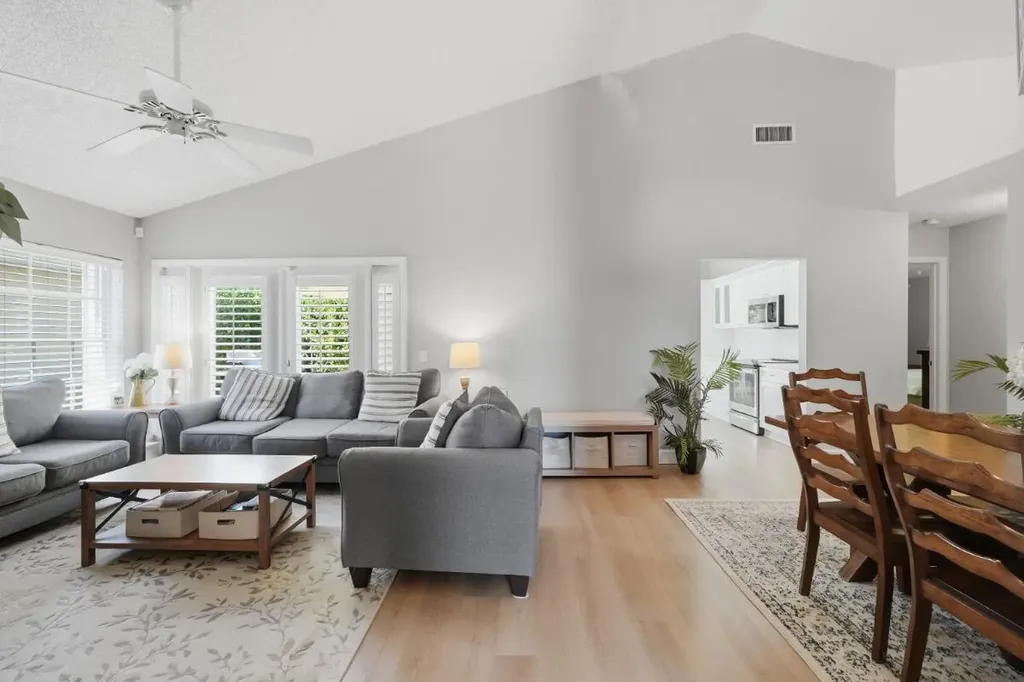 215 NW 117th Way Coral Springs FL 33071