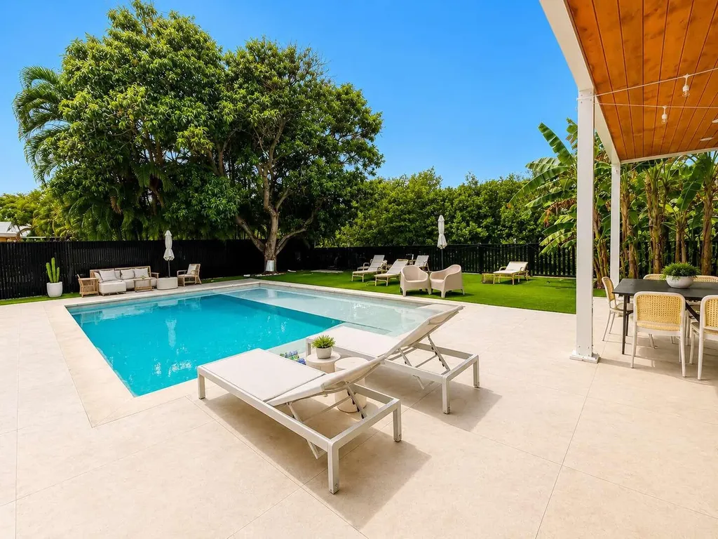 2341 NE 192nd Street Miami FL 33180