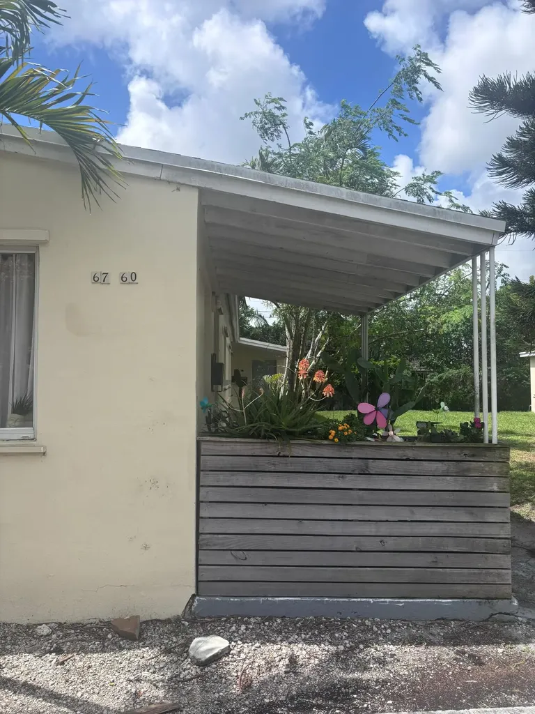 6760 Park Street Hollywood FL 33024