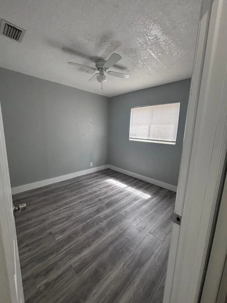 6760 Park Street Hollywood FL 33024
