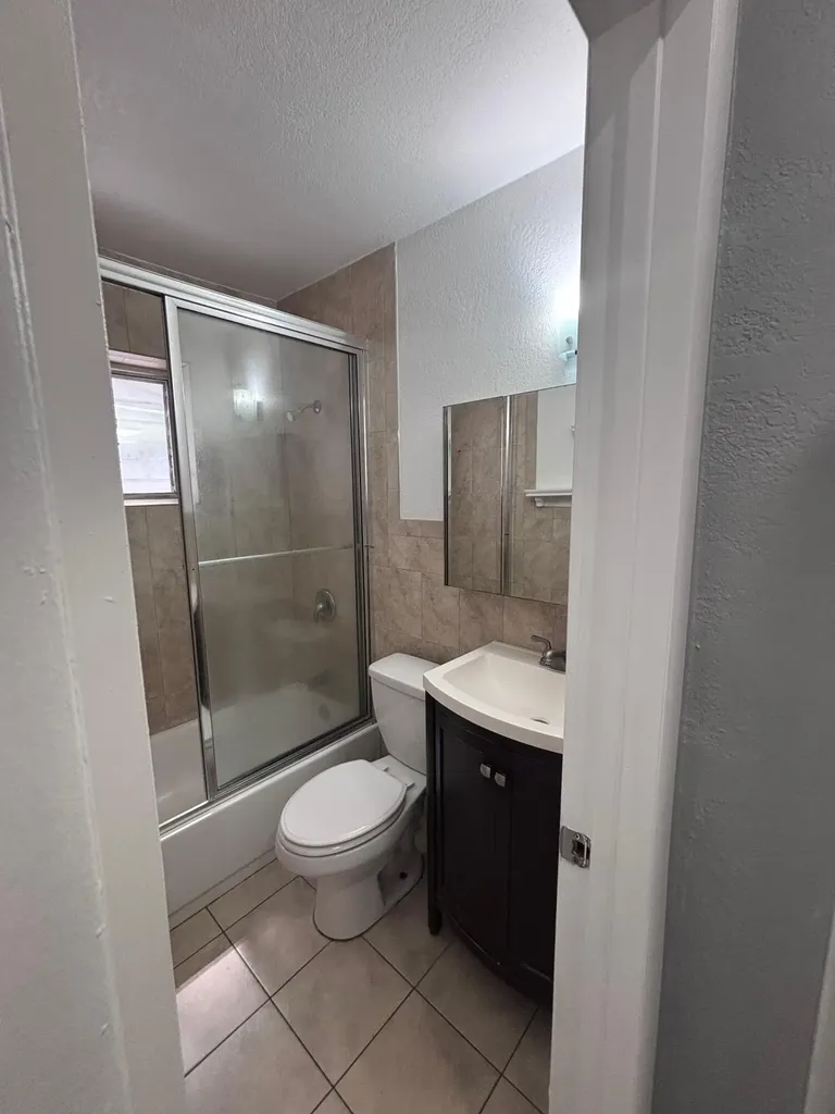 6760 Park Street Hollywood FL 33024