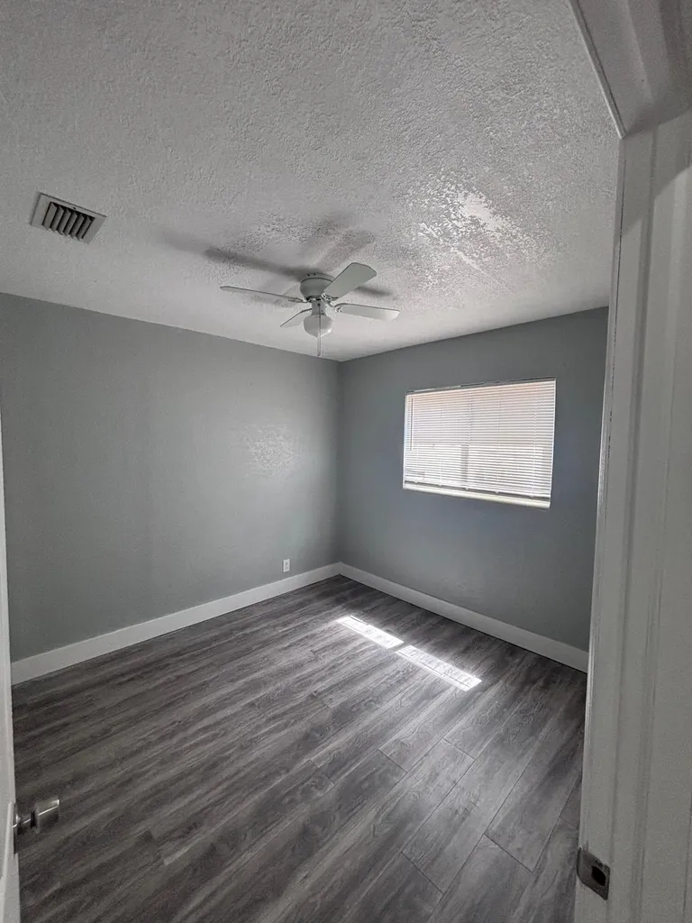 6760 Park Street Hollywood FL 33024