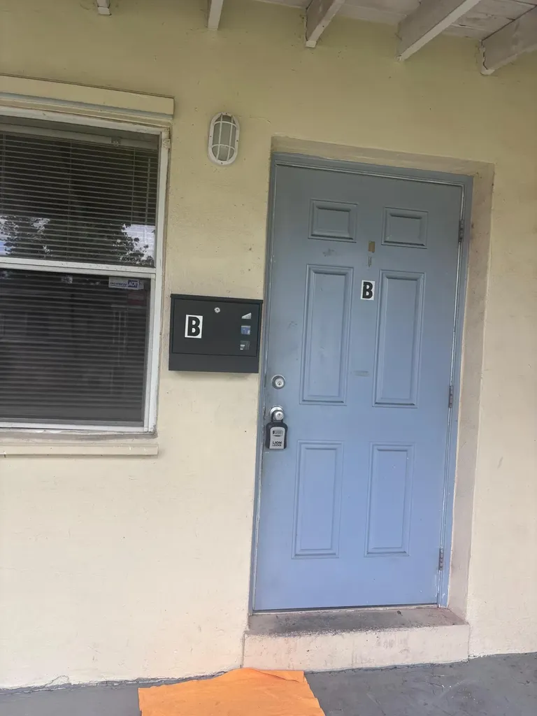 6760 Park Street Hollywood FL 33024