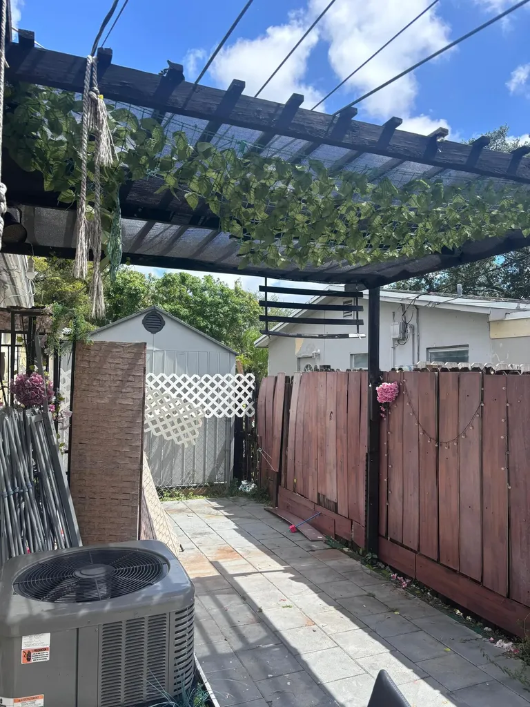 6760 Park Street Hollywood FL 33024